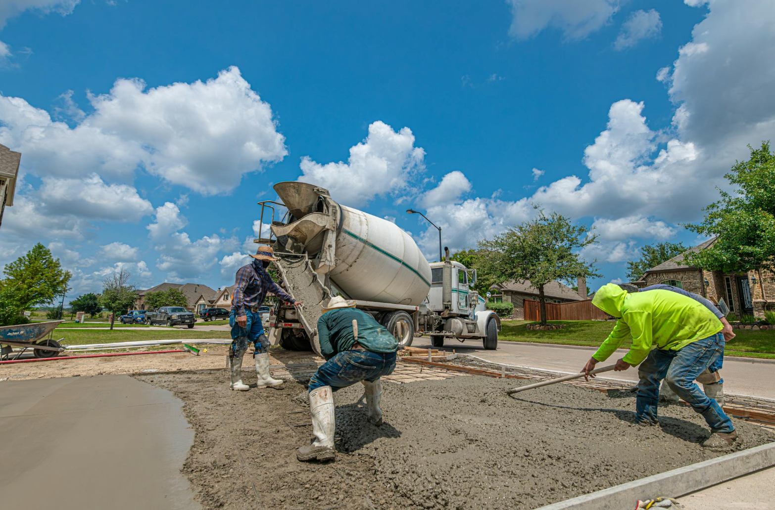 Concrete crew pouring fresh sidewalk in Renton WA